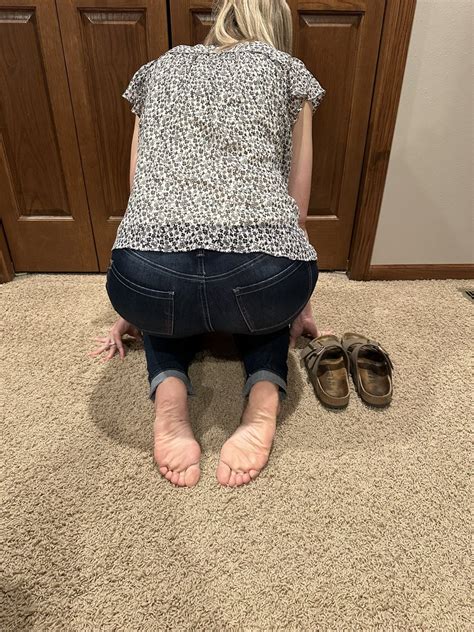 stepmom feet worship|r/mymomsfootfetish